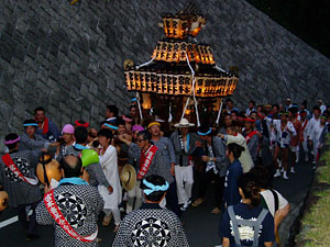 ���{���i