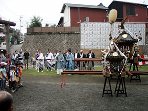 ���T���i