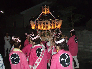 �����r �{��