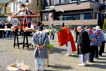 ���T���i