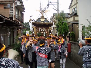 �������i�U